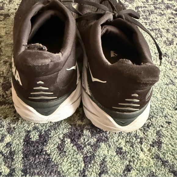 Hoka MEN’S Black and White Clifton 8 Running Shoes Size 9.5B Activewear Workout - Picture 6 of 9